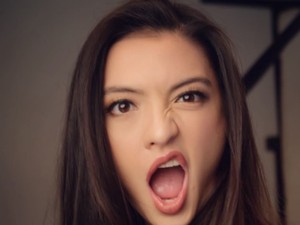 Wah! Ternyata Raline Shah Hobi Nulis Diary Lho