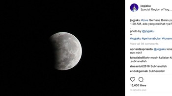 Ada juga yang merekamnya dalam bentuk video, proses ketika Bulan mulai tertutup sebagian, hingga kemudian tampil dalam bulatan utuh yang memukau. Foto: Instagram @jogjaku
