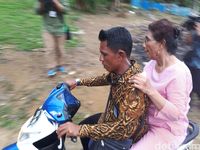 Blusukan ala Susi di Natuna, Naik Motor Hingga Hujan-hujanan