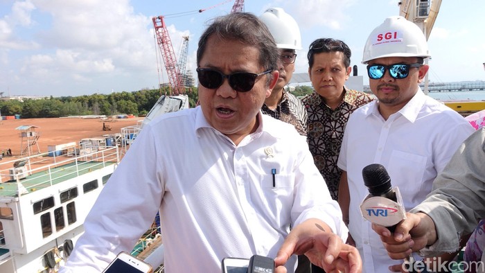 Menkominfo Rudiantara saat kunjungan ke Batam (Foto: Agus Tri Haryanto/detikINET) Menkominfo Rudiantara saat kunjungan ke Batam (Foto: Agus Tri Haryanto/detikINET)
