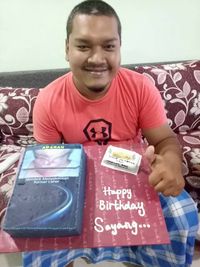Suaminya Perokok, Wanita Ini Kirim Peringatan Bahaya Merokok Lewat Kue Ulang Tahun