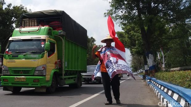 Warga Wonosobo, Mahmudin Jalan Kaki ke Jakarta Ingin Bertemu Jokowi