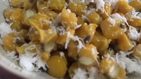 Grontol adalah jajan pasar yang terbuat dari pipilan jagung rebus. Teksturnya empuk dengan cita rasa gurih, makin enak ditaburi kelapa parut. (Foto: detikFood)