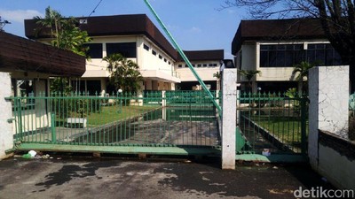 Foto : Divonis Pailit, Pabrik dan Museum Jamu Nyonya Meneer Sepi