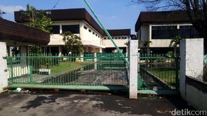 Foto : Divonis Pailit, Pabrik dan Museum Jamu Nyonya Meneer Sepi