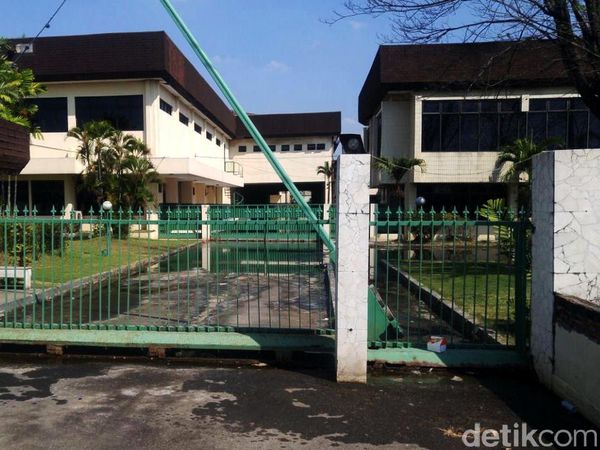 Foto : Divonis Pailit, Pabrik dan Museum Jamu Nyonya Meneer Sepi