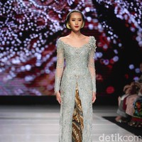 Koleksi terbaru dari Vera Anggraini dengan mengusung tema Merajut Nusantara yang bertempat di Ballroom Grand Hyatt hotel, Jakarta. [Foto: Mohammad Abduh/Wolipop]