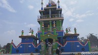 Masjid ini memiliki tinggi 17 meter. Angka 17 ini melambangkan jumlah rakaat dalam salat 5 waktu (Bahtiar/detikTravel)