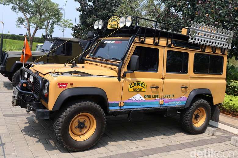 Land Rover Defender Camel Trophy (Foto: Ari Saputra) Land Rover Defender Camel Trophy (Foto: Ari Saputra)