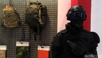 Harga seragam militer pun bervariasi dari yang termurah US$ 50 per seragam, dan lebih mahal lagi sesuai spesifikasinya.