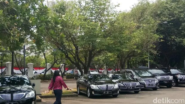 Jokowi Panggil Jajaran Menteri ke Istana, Ada Apa?