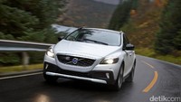 Volvo V40 Country juga akan dirilis Volvo di lantai GIIAS. Foto: Volvo