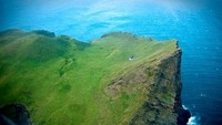 Rumah ini terdapat di Pulau Ellidaey yang masuk kawasan Kepulauan Vestmannaeyjar, di bagian selatan Islandia. Rumah ini dibangun oleh Ellidaey Hunting Association yang merupakan komunitas para pemburu burung puffin (Lifes Forum/Facebook)