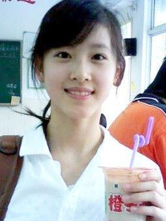 Nama Zetian menjadi terkenal saat foto dirinya mengiklankan dan memegang sebuah teh susu ini menjadi viral di internet pada 2009. Ia pun mendapat julukan dan dikenal sebagai Sister Milk Tea. Foto: ist.