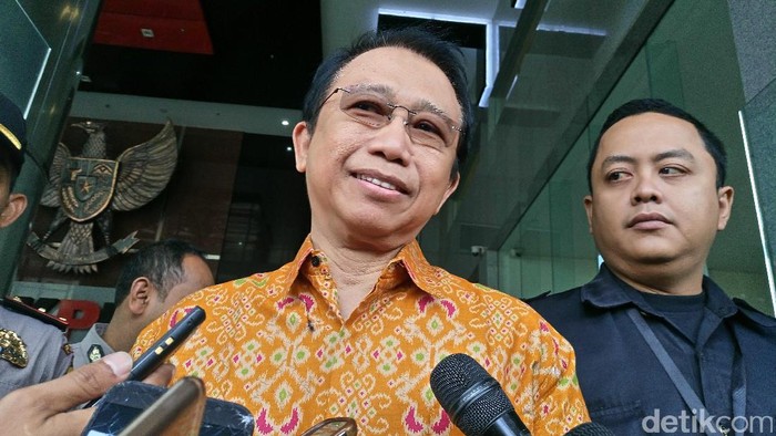 Mantan anggota DPR Marzuki Alie usai menjalani pemeriksaan singkat di KPK terkait e-KTP.