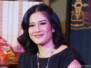 Dian Sastrowardoyo Ungkap 7 Alasan Tenun Ikat Sumba Cocok untuk Millennials