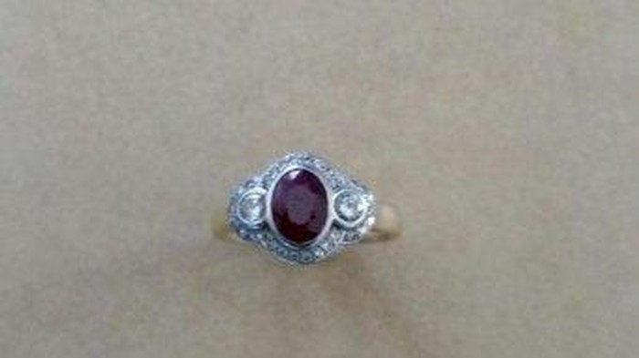 Polisi Cari Pemilik Cincin yang Ditemukan di Gurun Queensland