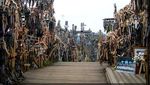 Foto : Bukit Salib Lithuania, Lambang Pengorbanan & Cinta