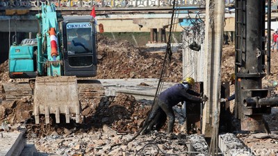 Pasca Digusur, Pinggir Sungai Bukit Duri Langsung Dibeton