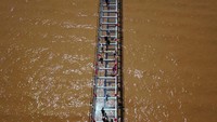 Jembatan kaca ini melintasi Sungai Kuning di daerah Zhongwei, Ningxia Hui. (Chinadaily)