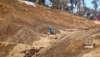Untuk tahap pertama pihaknya melakukan tiga lubang pengeboran untuk membuktikan apakah benar hasil study pendahuluan tadi bahwa area tersebut akan menghasilkan listrik 220 Megawatt.