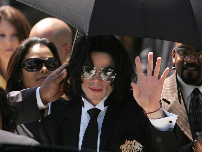 SANTA MARIA, CA - JUNE 13:  Singer Michael Jackson clutches a tissue as he leaves the Santa Barbara County Courthouse after a not guilty verdict in his child molestation trial June 13, 2005 in Santa Maria, California. After seven days of deliberation, the jury has reached a not guilty verdict on all 10 counts in the trial against Jackson. Jackson was charged in a 10-count indictment with molesting a boy, plying him with liquor and conspiring to commit child abduction, false imprisonment and extortion.  (Photo by Justin Sullivan/Getty Images)