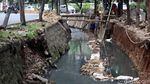 Pembangunan Turap di Kali Simprug