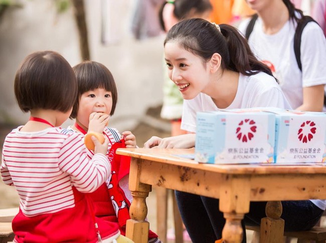 Selain aktif berbisnis, wanita kelahiran Nanjing, 18 November 1993 ini juga aktif dalam proyek kesejahteraan masyarakat melalui e-commerce. Foto: Dok. Instagram