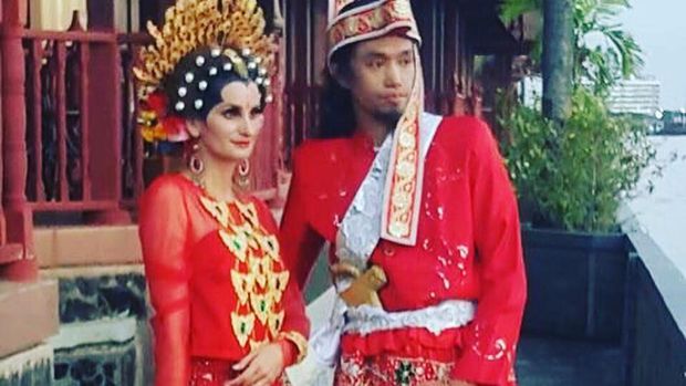 Kisah Pria Makassar Nikahi Bule Prancis, Bikin Semangat Kejar Cinta!