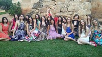 Desa ini unik, karena dihuni oleh 600 wanita. Mereka berparas cantik, badan tinggi proposional, dengan rambut semampai (Noiva do Cordeiro/Facebook)
