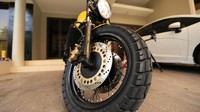 Butuh biaya sekitar Rp 45 juta untuk memodifikasi motor keluaran tahun 1998 tersebut.