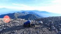 Ayo siapa yang sudah salat di Puncak Semeru? Band Dewa 19 pun sampai mengabadikan keindahan gunung ini lewat lagu berjudul Mahameru. Foto: (pradikta42/dTraveler)