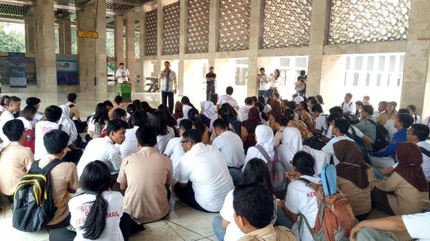 Saat Siswa Lintas Agama Mengenal Islam di Masjid Istiqlal