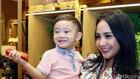 Lucunya Rafathar dan Nagita Slavina. (Foto: Ismail/detikHOT)