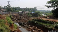 Penampakan pembangunan jembatan Kali Angke.