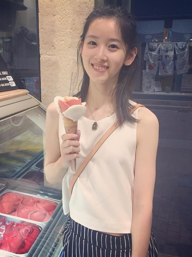 Tak hanya memiliki wajah cantik, banyak netizen merasa kagum dan memuji kulit putih mulus yang dimiliki oleh wanita yang tahun ini akan berulang tahun ke 24 pada November nanti Foto: Dok. Instagram