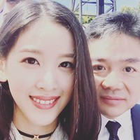 Setelah berpacaran selama tiga tahun, pada Agustus 2015 Zetian dinikahi oleh seorang pengusaha muda pendiri situs belanja online JD.com, Liu Qiangdong. Suaminya adalah orang terkaya ke-16 di China yang memiliki nilai kekayaan lebih dari Rp 100 triliun Foto: Dok. Instagram