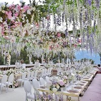 Dekorasi Penuh bunga memperindah pesta pernikahan elite tersebut. Tak heran, pernikahan ini menghabiskan miliaran rupiah. Foto: dok. Instagram