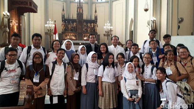 Berfoto bareng pemuka agama (Kurnia/detikTravel)