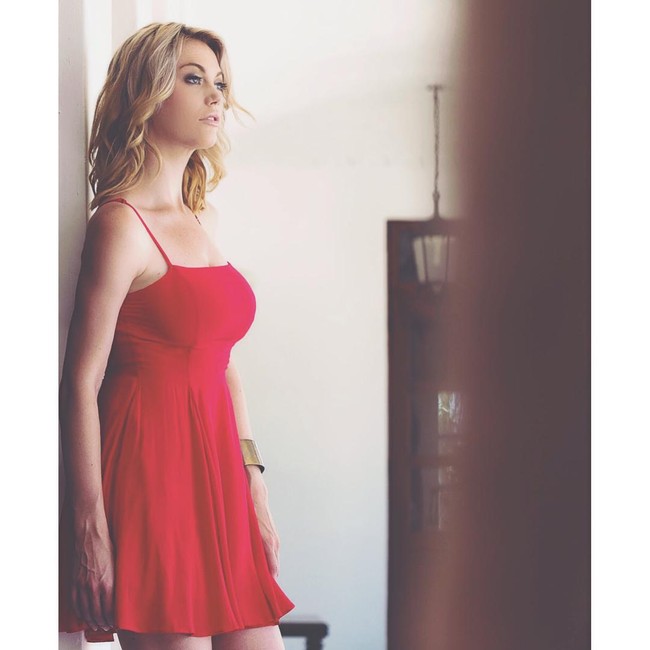 Alissa Bourne, bukanlah model pada umumnya yang mengandalkan tubuh super ramping dan wajah unik atau cantik. Aset terbesarnya adalah payudara, karena yang diperlukan pada pengiklan dari tubuh Alissa adalah bagian tersebut. Foto: Instagram/alissabourne