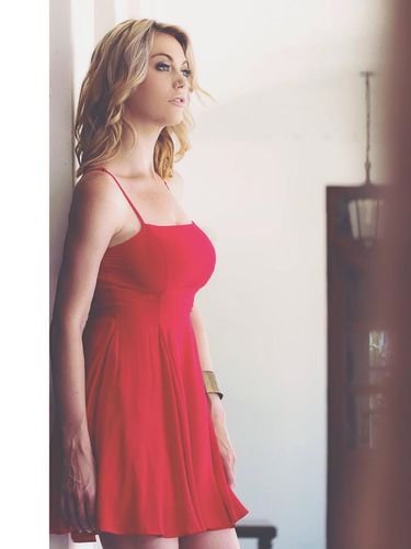 Cara Alissa, Model Khusus Pemotretan Payudara Jaga Keindahan 'Asetnya'