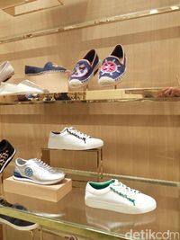 harga sepatu tory burch di plaza senayan