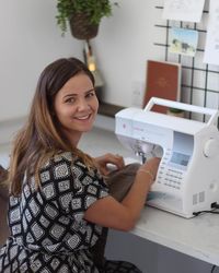 Hebat, Ibu Kreatif Sulap Baju Bekas Ayah Jadi Dress Cantik untuk Anak