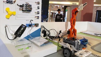 “Produk yang kami tampilkan dalam event ini hadir untuk memenuhi berbagai kebutuhan masyarakat modern, sekaligus menyebarkan semangat Acer, yakni Young, Trendy, Lifestyle, Technology,” ujar Herbert Ang, Presdir Acer Indonesia. Foto: detikINET/Yudhianto