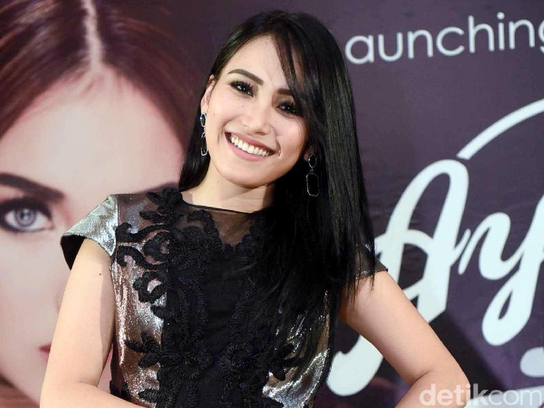 Ayu Ting Ting Ucapkan Ultah ke Rafathar, Netizen: Ada Maksud Terselubung? Ayu Ting Ting Ucapkan Ultah ke Rafathar, Netizen: Ada Maksud Terselubung?