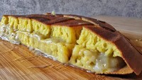 Siapa yang tak suka durian? Martabak yang lembut dengan perpaduan butter ini enak dipadu dengan paduan durian. Hmm, aromanya sedap dan enak jadi teman minum kopi hitam! (Foto: Istimewa)