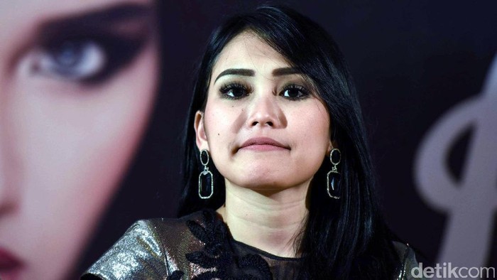 Keluarkan Single Baru, Ayu Ting Ting Disangka Plagiat