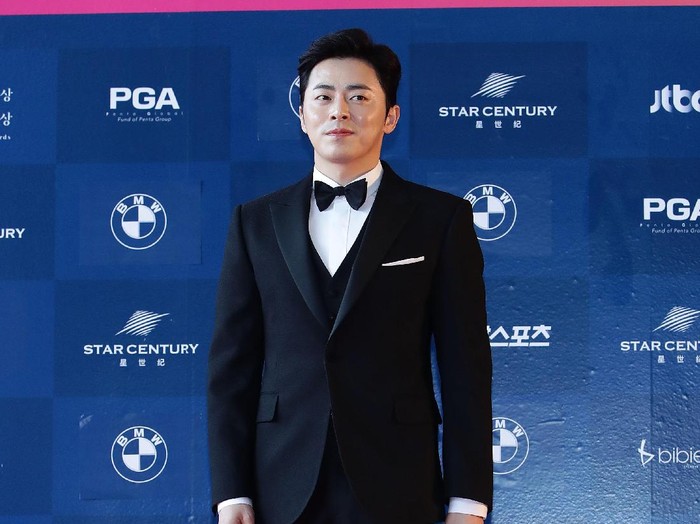 SEOUL, SOUTH KOREA - MAY 03:  Jo Jung-Suk attends the 53rd Baeksang Arts Awards at Coex on May 3, 2017 in Seoul, South Korea.  (Photo by Chung Sung-Jun/Getty Images)