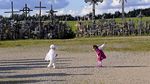 Foto : Bukit Salib Lithuania, Lambang Pengorbanan & Cinta