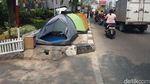 Foto: Ekspresi Bocah Pengungsi Afghanistan Menggelandang di Kalideres